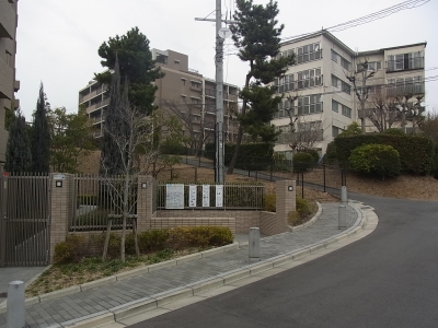 千里山駅東側公団とマンション