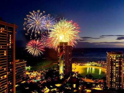 ヒルトン・ハワイアン・ビレッジ名物の花火。火・金曜にホテル前のビーチで打ち上げられる