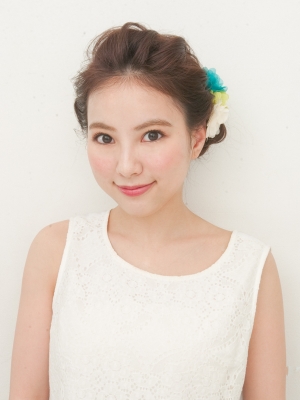 アナと雪の女王 エルサ風まとめ髪ヘアアレンジ 簡単 おしゃれでかわいいロングヘアーアレンジ集 Naver まとめ