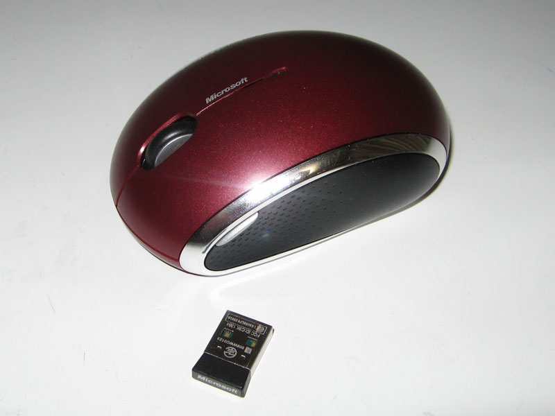 マイクロソフトが2009年7月に発売した「Microsoft Wireless Mobile Mouse 6000」