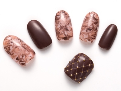 マーブル模様のスイートチョコネイル