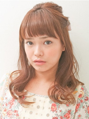 くるくるねじってガーリィハーフアップ