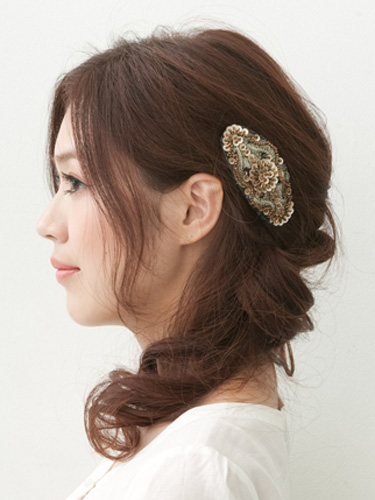 手ぐしでゆるやか定番サイドアップアレンジ