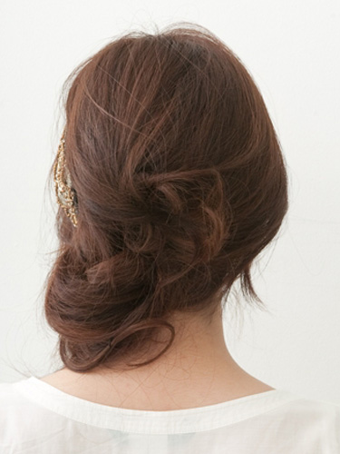 手ぐしでゆるやか定番サイドアップアレンジ