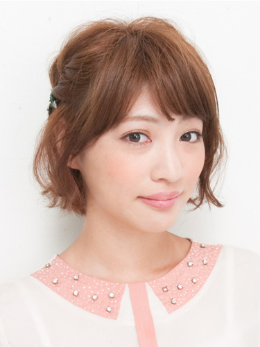 ショートフェミニン編みこみアレンジ