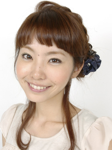 カチューシャ風三つ編みアップ