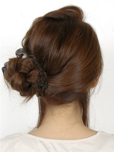 カチューシャ風三つ編みアップ