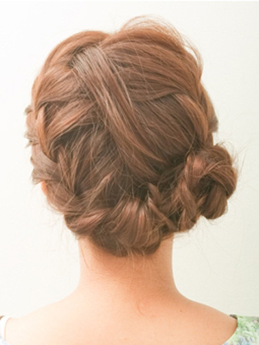 ルーズな編み込みで爽やかアップ