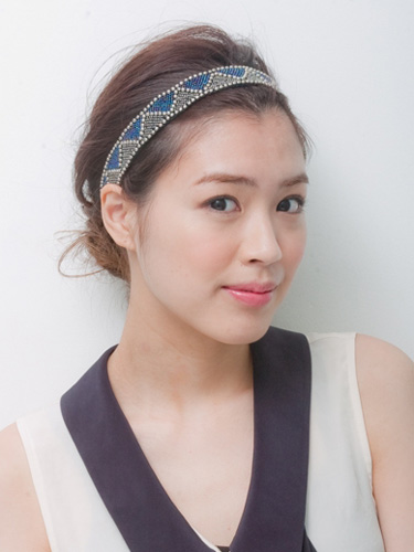 オシャレ感たっぷりのシニヨンアレンジ