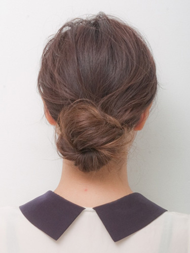 オシャレ感たっぷりのシニヨンアレンジ