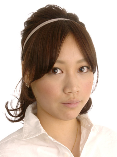 カチューシャで作るオフィスハーフアップ