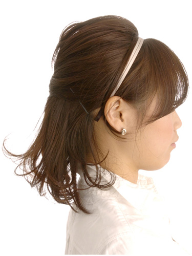 カチューシャで作るオフィスハーフアップ
