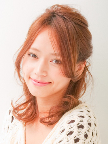 輪ゴム1つで簡単ハーフアップ