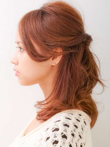 輪ゴム1つで簡単ハーフアップ