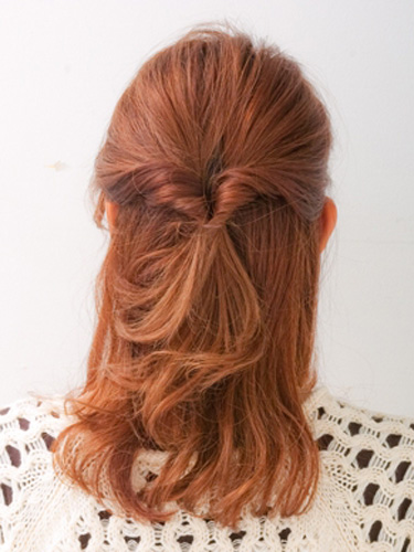 輪ゴム1つで簡単ハーフアップ