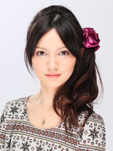 【まとめ髪】高め位置のサイドアップ