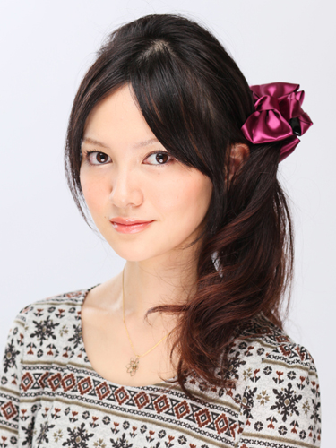 【まとめ髪】高め位置のサイドアップ