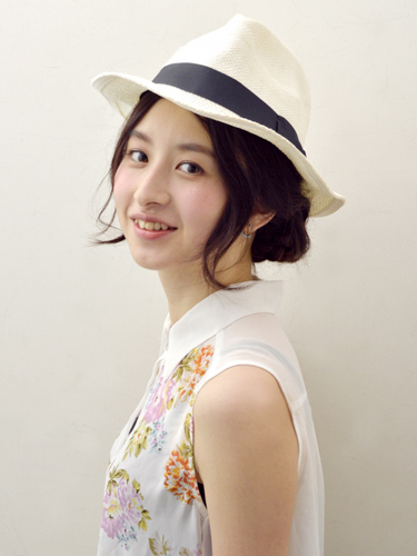 ロングヘア・三つ編みで簡単ヘアアレンジ