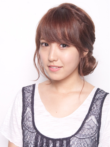 ミディアムヘア・シニヨン風ヘアアレンジ