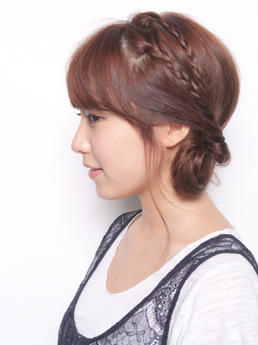 ミディアムヘア・シニヨン風ヘアアレンジ