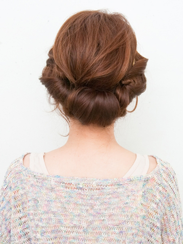 ミディアムヘア・後れ毛ヘアアレンジ